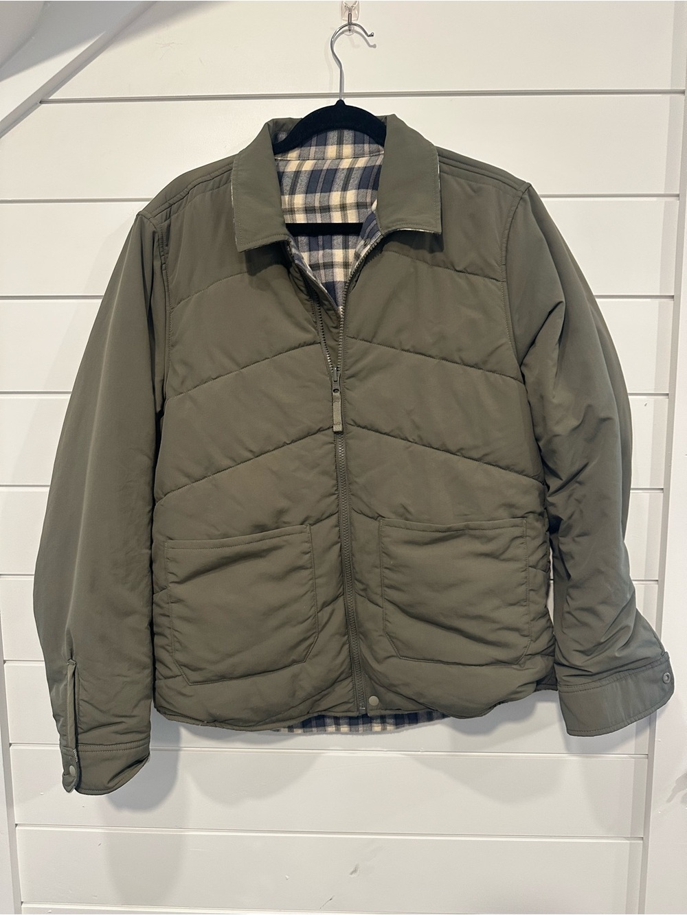 Outerknown Evolution REVERSIBLE Men's Plaid Puffer Jacket in Navy and White